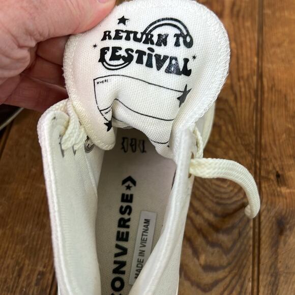 Women’s or kids Converse All Star tan Canvas High-Tops lug sole sneakers - Picture 3 of 5